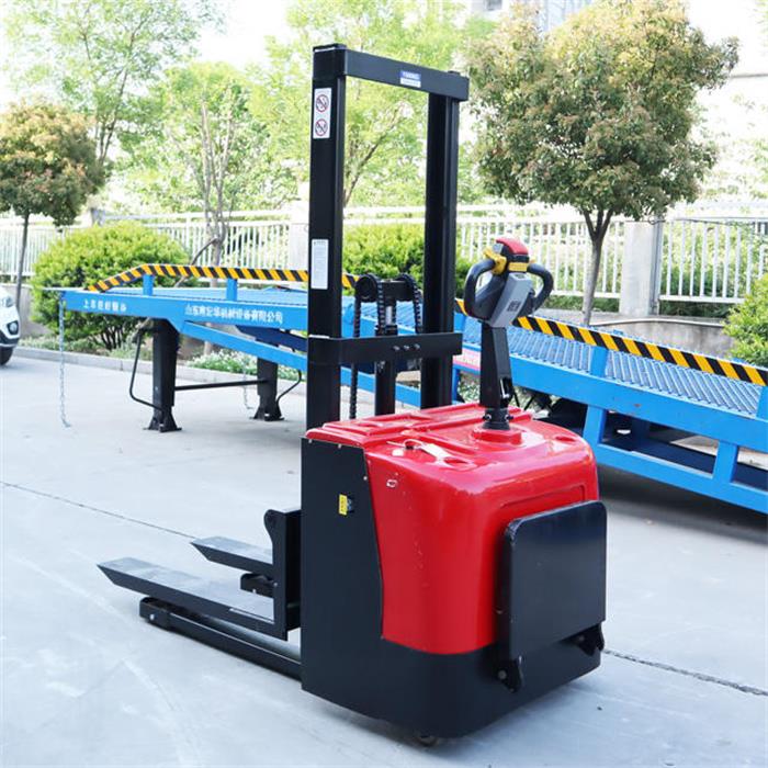 Xe nâng điện 1500kg