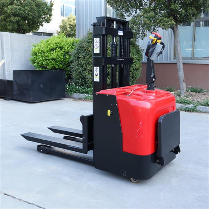 Xe nâng điện 1500kg