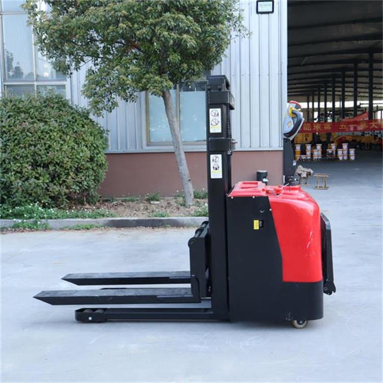 Xe nâng điện 1500kg