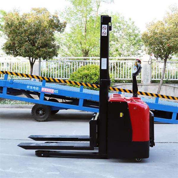 Xe nâng điện YC-1500KG